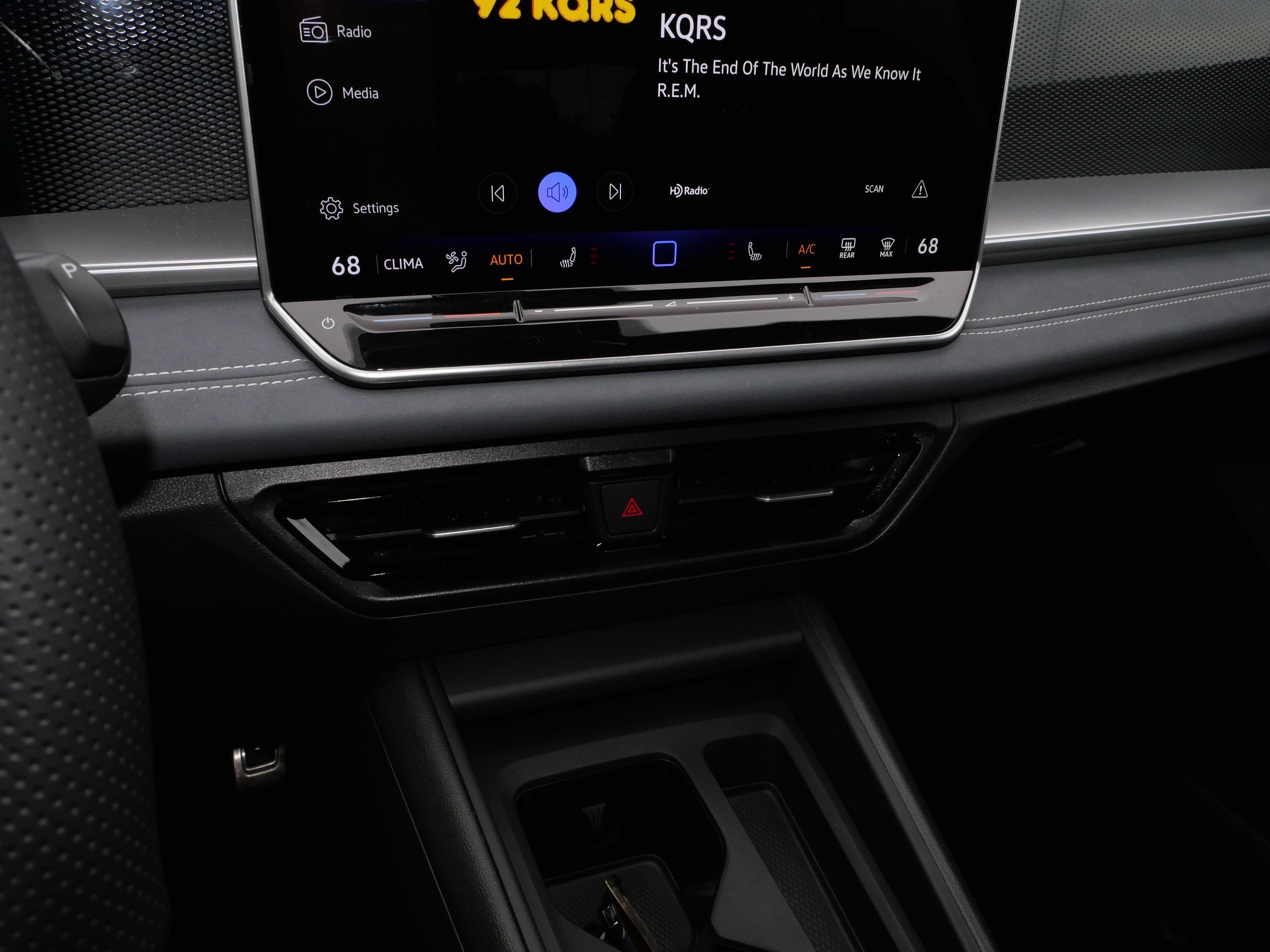 Certified 2025 Volkswagen Tiguan SE R-Line AWD/4WD image 23