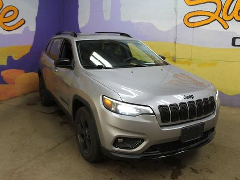 Used 2022 Jeep Cherokee Latitude Lux w/ Sun & Sound Group AWD/4WD image 3
