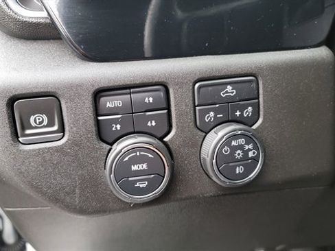 Used 2024 Chevrolet Silverado 3500 LT image 27