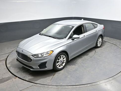 Used 2020 Ford Fusion SE image 36