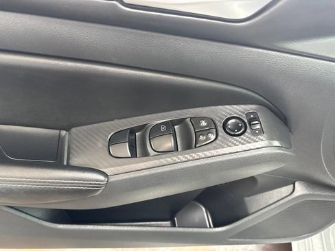 Used 2025 Nissan Altima 2.5 SV FWD image 12