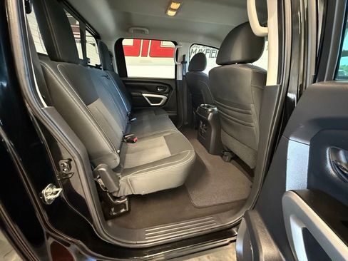 Used 2018 Nissan Titan SV w/ SV Convenience Package RWD image 15