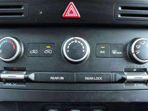 Used 2024 Kia Carnival LX FWD image 28