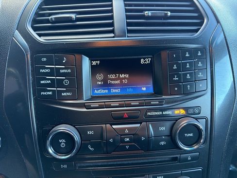 Used 2017 Ford Explorer XLT image 25