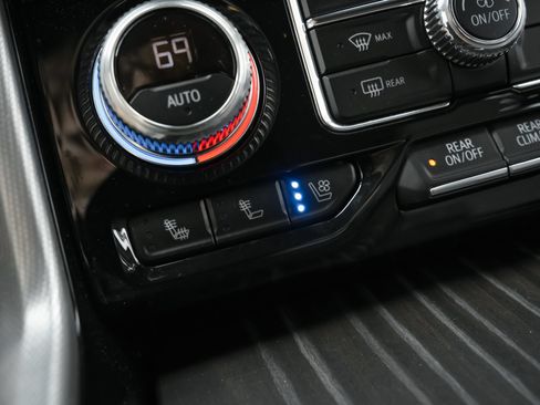 Used 2023 GMC Yukon Denali AWD/4WD image 16