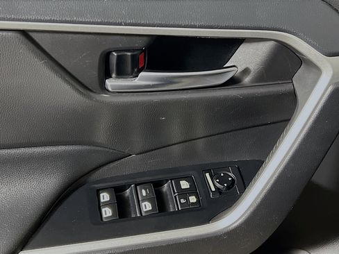 Used 2021 Toyota RAV4 XLE image 17