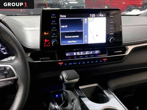 Used 2023 Toyota Sienna XSE image 6