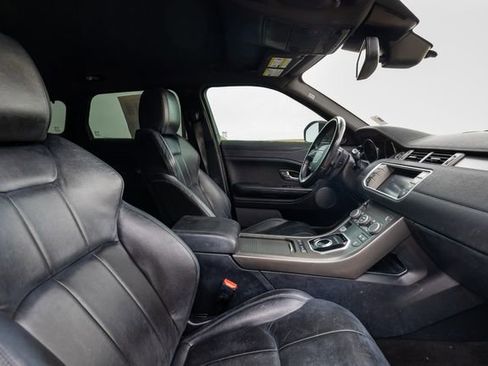 Used 2018 Land Rover Range Rover Evoque SE image 19