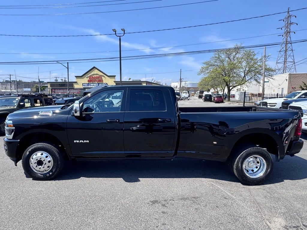 Used 2025 RAM 3500 Limited AWD/4WD image 4