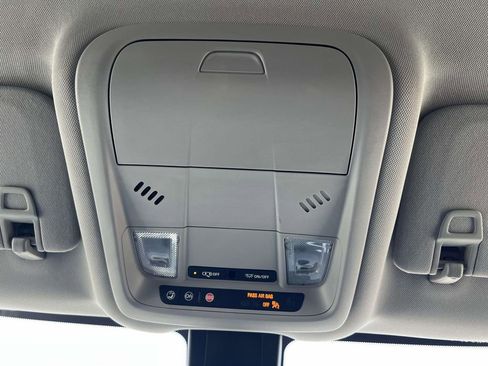 Used 2023 Chevrolet Equinox LT image 30