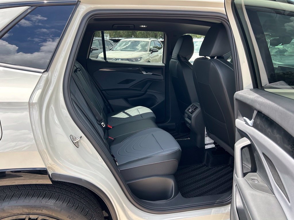 New 2026 Volkswagen Tiguan SE R-Line FWD image 39