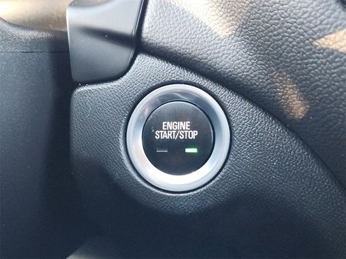 Used 2023 Chevrolet Equinox LT image 18