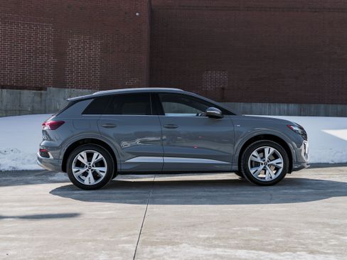 Used 2023 Audi Q4 e-tron Premium Plus w/ Premium Plus image 3