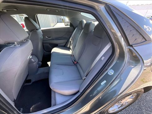 Used 2025 Hyundai Elantra SE FWD image 15