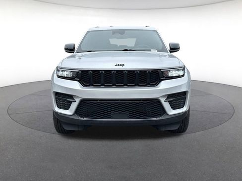 Certified 2025 Jeep Grand Cherokee Altitude AWD/4WD image 9