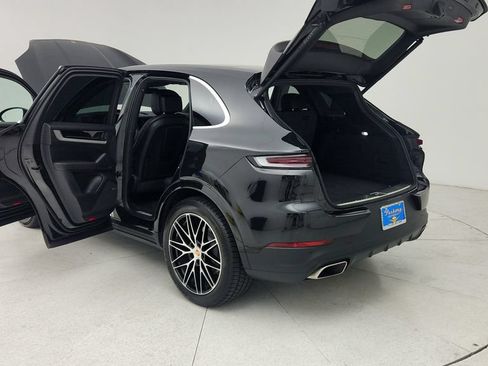 Used 2025 Porsche Cayenne AWD/4WD image 12