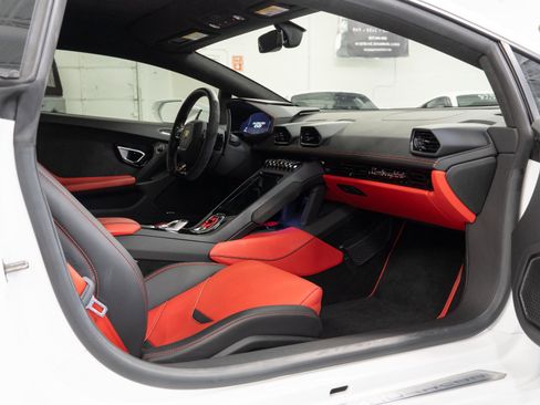 Used 2020 Lamborghini Huracan EVO image 23