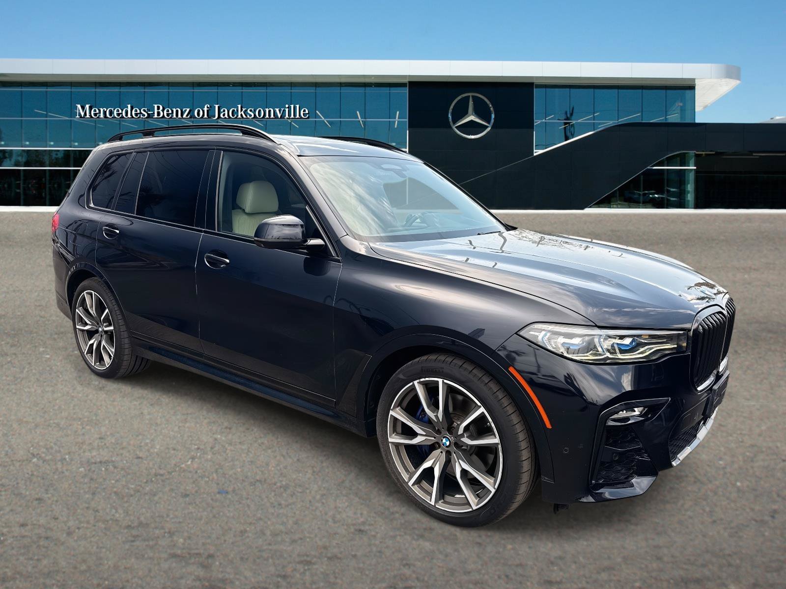Used 2021 BMW X7 M50i w/ Dynamic Handling Package AWD/4WD image 1