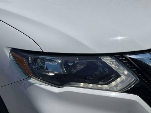 Used 2017 Nissan Rogue SV w/ SV Premium Package image 8