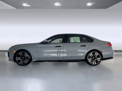 Used 2026 BMW i7 eDrive50 w/ M Sport Package image 2