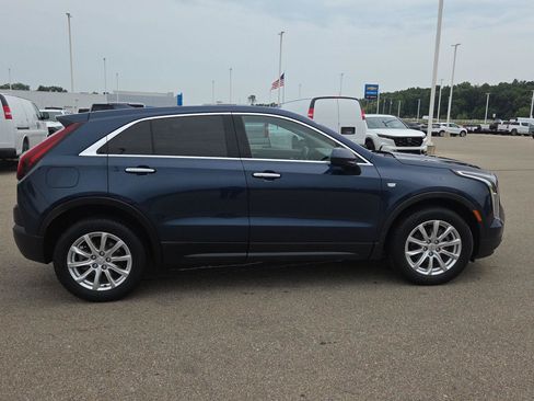 Used 2019 Cadillac XT4 Luxury w/ Trailering Package FWD image 8
