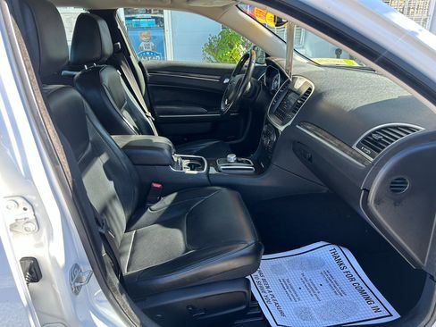 Used 2019 Chrysler 300 Limited image 15