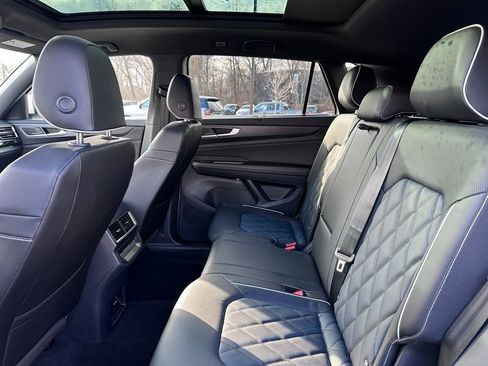 Used 2025 Volkswagen Atlas Cross Sport SEL Premium R-Line image 21