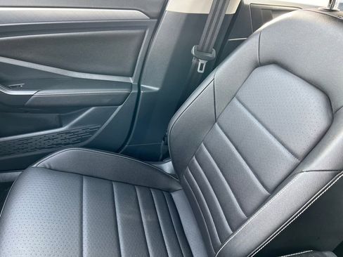 Used 2024 Volkswagen Jetta SE image 25