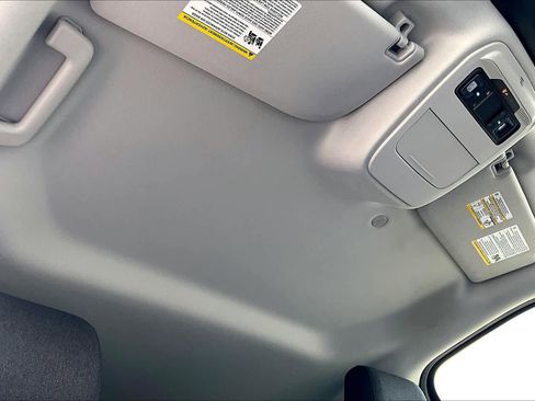 Used 2025 Ford Expedition Active image 18