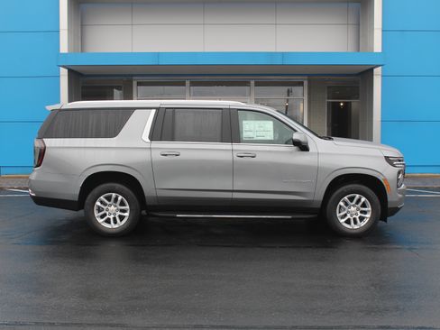 New 2026 Chevrolet Suburban LT w/ Comfort Package image 3