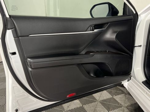 Used 2021 Toyota Camry SE w/ Convenience Package FWD image 14