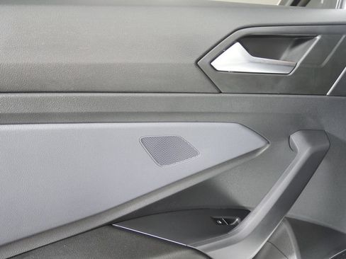 Used 2025 Volkswagen Jetta SE FWD image 13