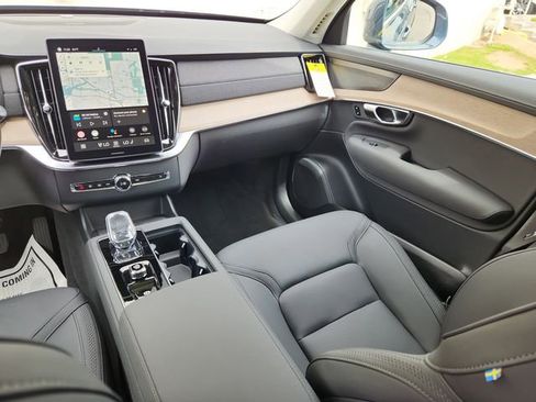 New 2025 Volvo XC90 B6 Plus w/ Protection Package Premier image 12