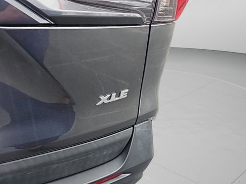 Used 2021 Toyota RAV4 XLE Premium image 8