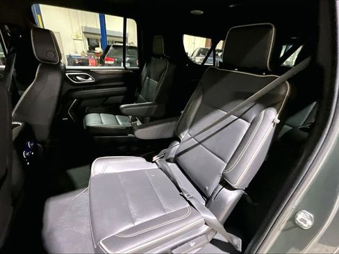 Used 2023 Chevrolet Suburban Premier image 25