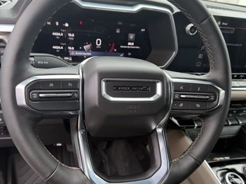 Used 2025 GMC Canyon Denali image 17