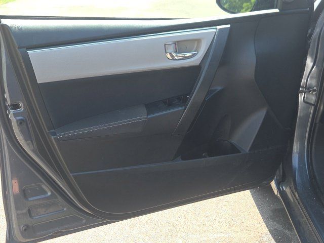 Used 2018 Toyota Corolla LE w/ Carpet Mat Package (TMS) FWD image 17