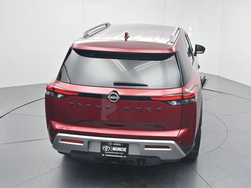 Used 2024 Nissan Pathfinder Platinum w/ Black Appearance Package AWD/4WD image 65