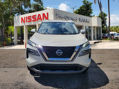 Used 2022 Nissan Rogue SV w/ SV Premium Package image 2