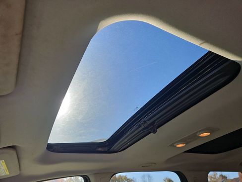 Used 2012 GMC Acadia SLT image 19