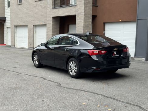 Used 2018 Chevrolet Malibu LT image 2