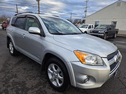 Used 2009 Toyota RAV4 Limited w/ Tow Prep Pkg image 4