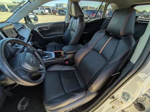 Used 2024 Toyota RAV4 Adventure image 15