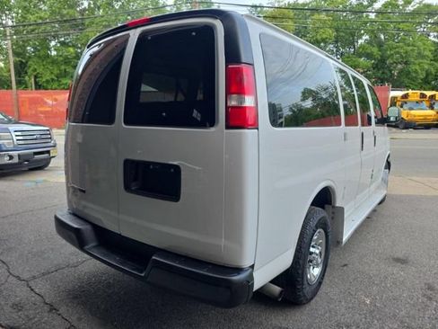 Used 2017 Chevrolet Express 2500 LS RWD image 3