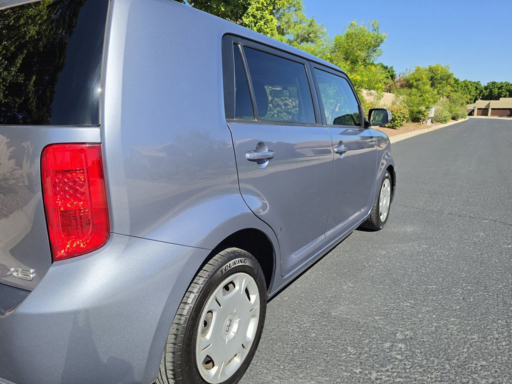 Used 2010 Scion xB FWD image 4