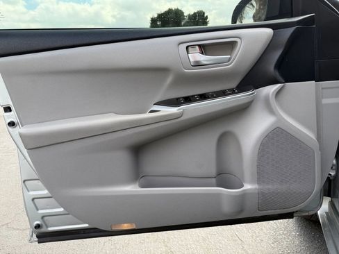 Used 2015 Toyota Camry LE image 21