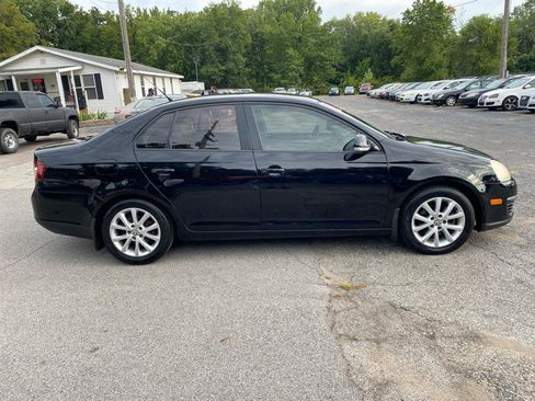Used 2010 Volkswagen Jetta Limited Edition image 4