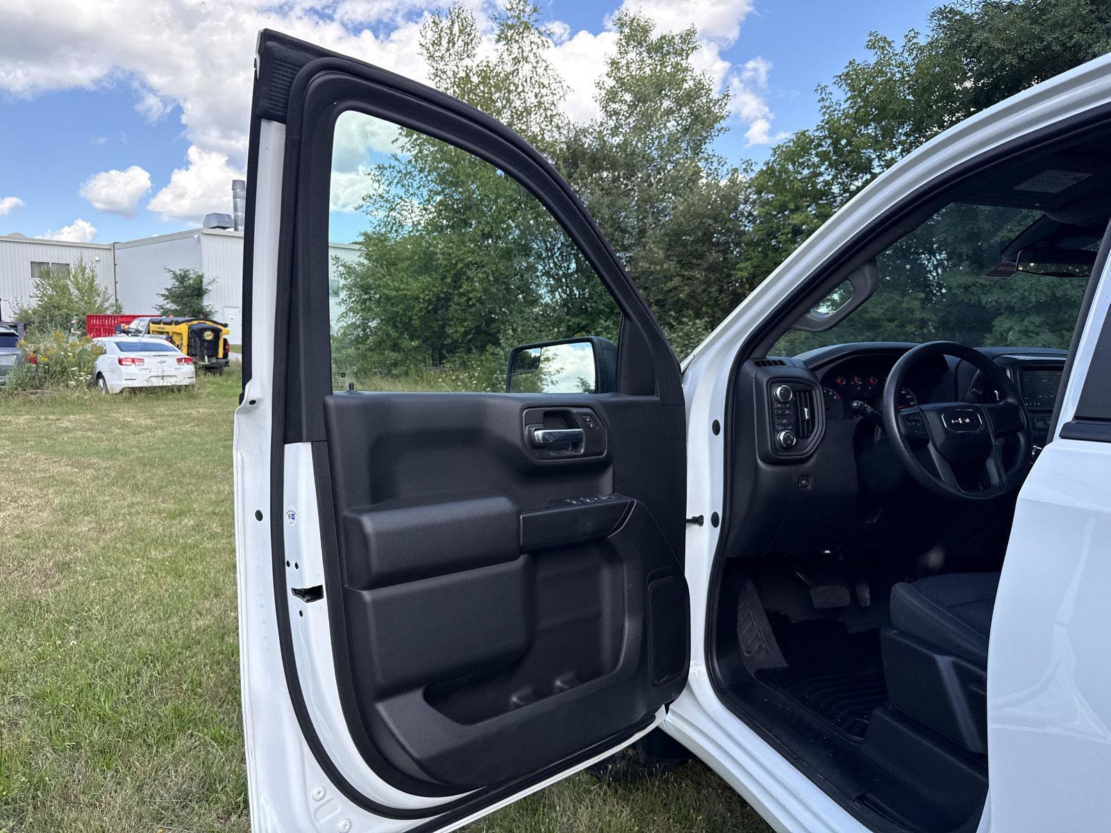 Used 2023 GMC Sierra 1500 Pro w/ Graphite Edition AWD/4WD image 12