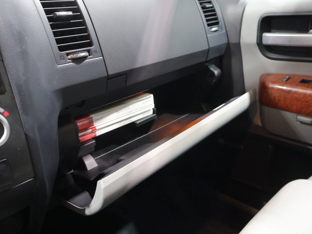 Used 2019 Toyota Sequoia Platinum AWD/4WD image 30