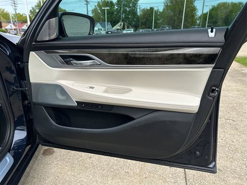 Used 2019 BMW 740i w/ Executive Package RWD image 24